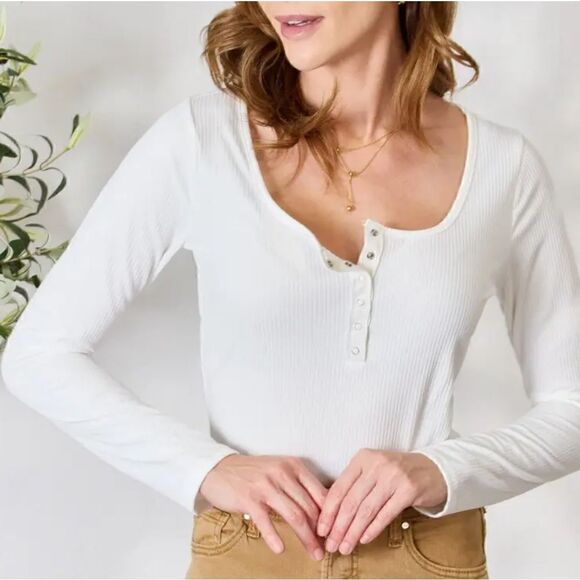 💲1️⃣0️⃣ Bundled ✔️Heimish White Half Snap Long Sleeve Bodysuit sz L - Picture 1 of 8